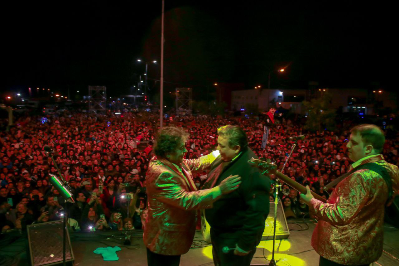 MILES DE VECINOS DISFRUTARON DEL SHOW DE “LOS PALMERAS” EN EL CUMPLEAÑOS DE JOSÉ C. PAZ