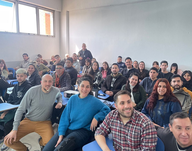 JOSÉ C. PAZ: SE REALIZARON TALLERES DICTADOS POR EL COMITÉ PROVINCIAL DE LA CUENCA RÍO LUJÁN (COMILU) A ESTUDIANTES DEL C.E.M.