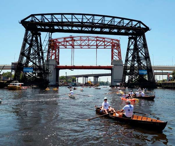 “Un río, dos orillas”: la muestra fotográfica que propone un recorrido por la hi