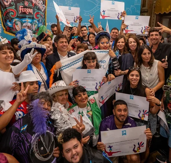 Reconocimiento a agrupaciones carnavaleras, de murgas y comparsas